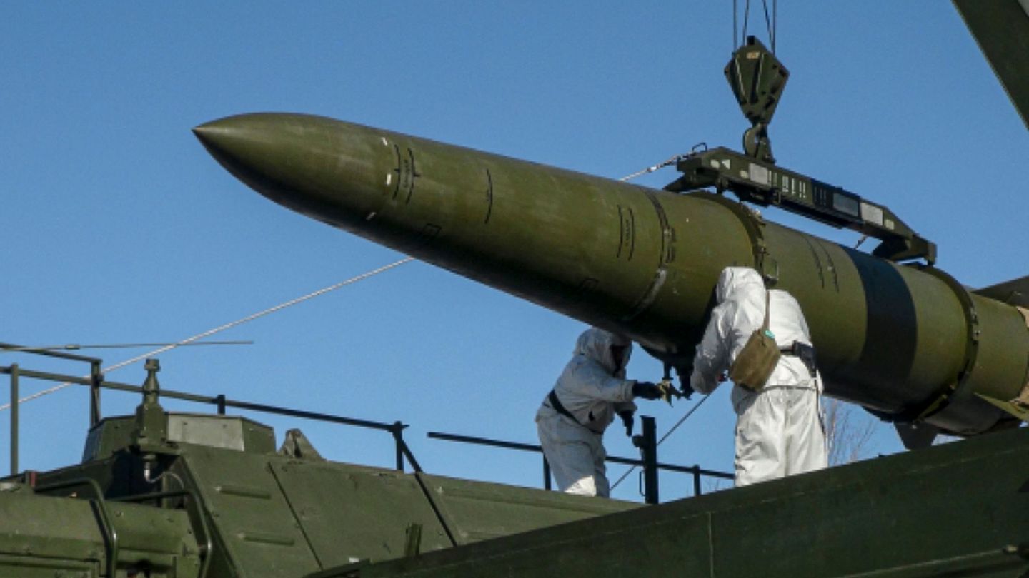 Ukraine: Russia fires ballistic missiles at Kiev