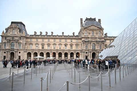 Nach dem Juwelendiebstahl im Pariser Louvre-Museum gehen die Ermittler von einer gut organisierten Bande aus