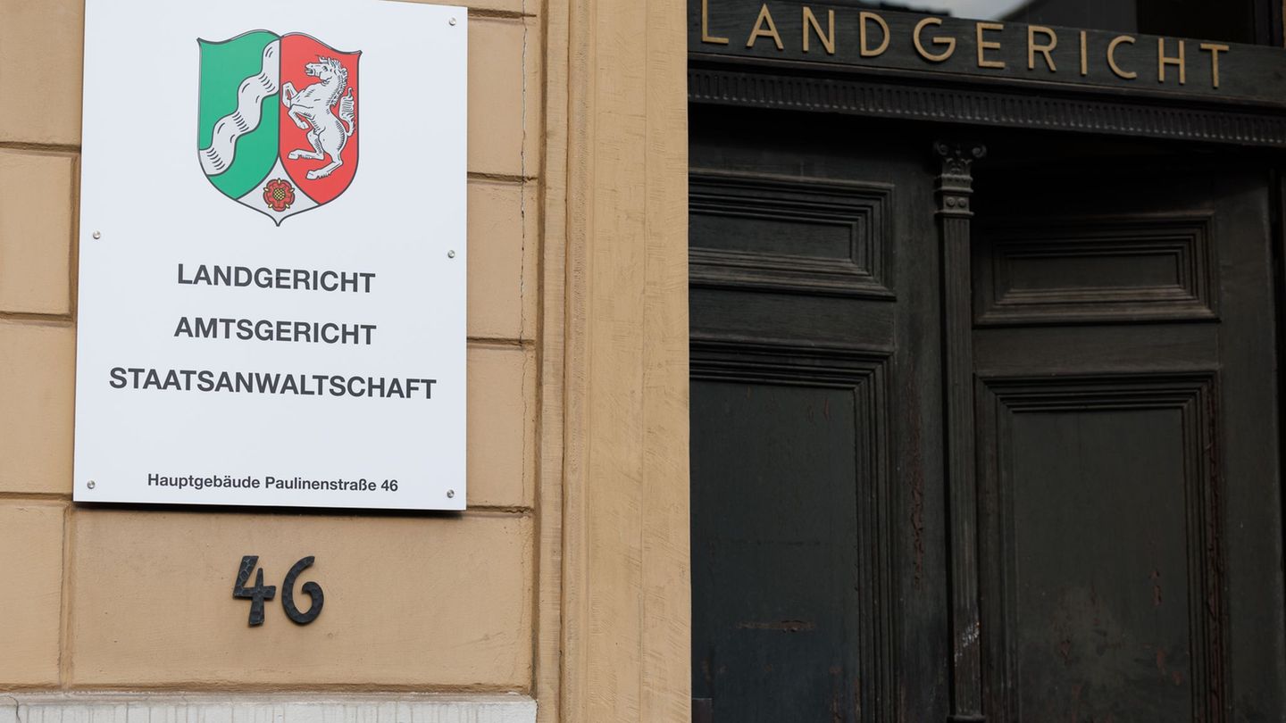 Das Amtsgericht Detmold verhandelt ab Montag gegen einen Arzt und eine Krankenschwester nach dem Tod einer Zwölfjährigen. (Symbo