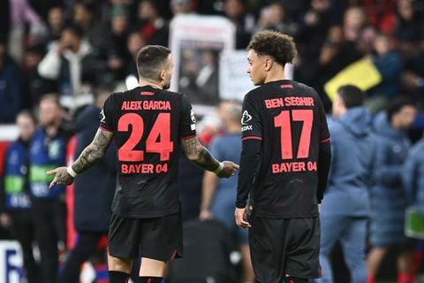 Leverkusens Aleix Garcia war nach der hohen Niederlage enttäuscht. Foto: Bernd Thissen/dpa