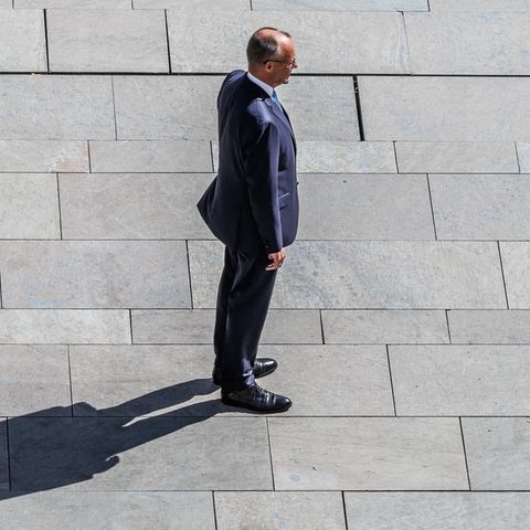 Bundeskanzler Friedrich Merz steht nach seinen "Stadtbild"-Aussagen ziemlich alleine da. 