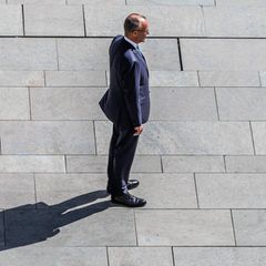 Bundeskanzler Friedrich Merz steht nach seinen "Stadtbild"-Aussagen ziemlich alleine da. 