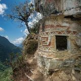 Uralte Ruinen, weite Wälder und moderne Städte – das gibt es in Peru. Neue Flughäfen erleichtern die Anreise. Am Machu Picchu sorgen neue Besucherwege für weniger Gedränge, und Lima entwickelt sich mit der Nikkei-Küche zur Foof-Metropole. Einen kulinarischen Trend setzt auch die von der Unesco ausgezeichnete Gastronomie der Region Arequipa