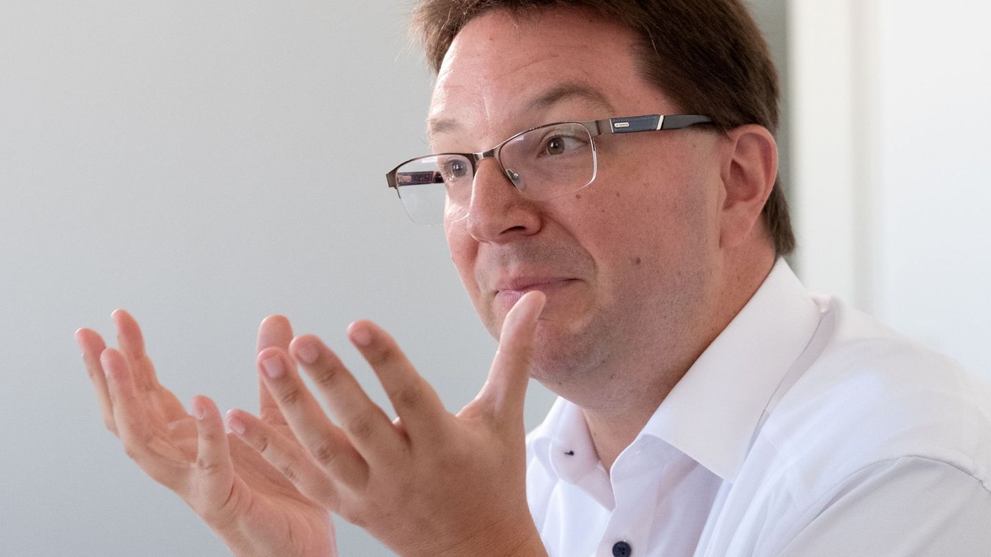 Michael Blume warnt vor einer Gewöhnung an antisemitische Straftaten. (Archivbild) Foto: Bernd Weissbrod/dpa