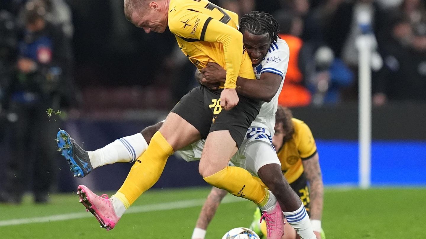 22. Oktober: Kuscheleinheit Kopenhagen, Dänemark. Eine intensive Champions-League-Nacht liegt hinter Borussia Dortmund, am Ende setzte der BVB sich mit 4:2 (1:1) beim FC Kopenhagen durch. Hier behauptet Dortmunds Julian Ryerson (l.) den Ball gegen Kopenhagens Yoram Zague
