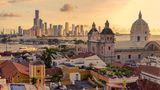 In Kolumbien beeindruckt die historische Altstadt von Cartagena mit Hotels, Restaurants und Geschäften im Stil spanischer Kolonialarchitektur. Farbenfrohe Streetart macht die Straßen zu einer Open-Air-Galerie. Wer abends noch nichts vorhat, kann sich in den kleinen Gassen zwischen Streetfood, Musik und Tanz verlieren