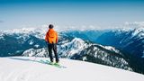 Den Alpen zum Verwechseln ähnlich: In British Columbia können Reisende durch moosbedeckte Wälder streifen, wilde Flüsse überqueren und über weiße Pisten wedeln. Wer von der Natur genug hat, macht einen Abstecher in die Metropole Vancouver