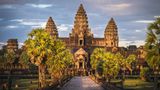 Siem Reap in Kambodscha ist berühmt für die weltberühmte Tempelanlage Angkor Wat. Quadfahrten und Ziplining bieten sich für Abenteuerlustige an. Nachteulen können in den Abendstunden das pulsierende Publeben auskundschaften