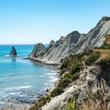 Wer es nachhaltig und menschenfreundlich mag, reist am besten auf Neuseelands Nordinsel. Sie gilt als Vorbild für regenerativen Tourismus, der auf Konzepten der Māori-Kultur basiert: mit Haka-Unterricht (einem traditionellen Tanz der Māori), Führungen zu Felsgravuren und Kiwi-Beobachtungen