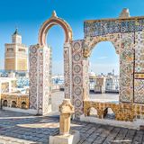 Römische Ruinen, lebendige Medinas, an einem Tag im Meer schwimmen, am nächsten durch die Sahara wandern: Das ist Tunesien. Das Land hat sowohl für Naturfreunde als auch für Kulturliebhaber einiges zu bieten