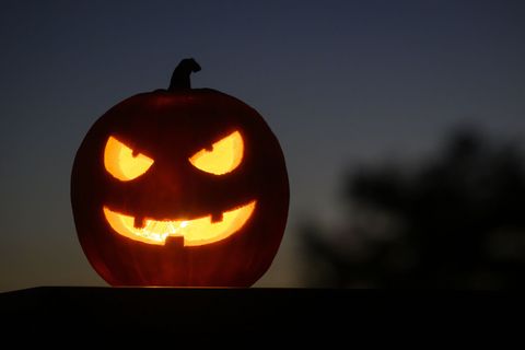 Halloween findet traditionell am 31. Oktober statt. (Archivbild) Foto: Laurent Gillieron/KEYSTONE/dpa