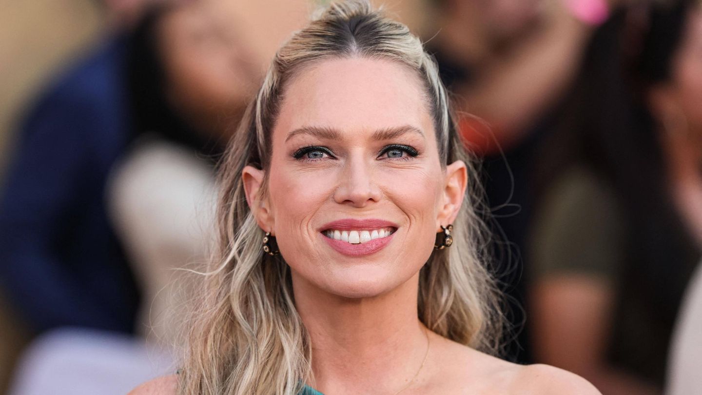 Autorin Erin Foster schrieb die Netflix-Serie "Nobody wants this" basierend auf ihren eigenen Erfahrungen als konvertierte Jüdin
