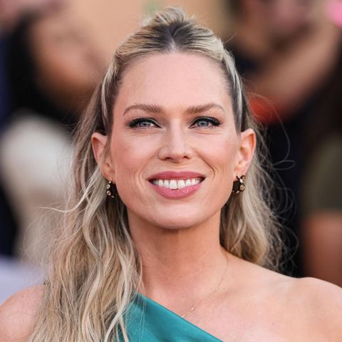 "Nobody wants this"-Autorin: Autorin Erin Foster schrieb die Netflix-Serie "Nobody wants this" basierend auf ihren eigenen Erfahrungen als konvertierte Jüdin Autorin Erin Foster schrieb die Netflix-Serie "Nobody wants this" basierend auf ihren eigenen Erfahrungen als konvertierte Jüdin