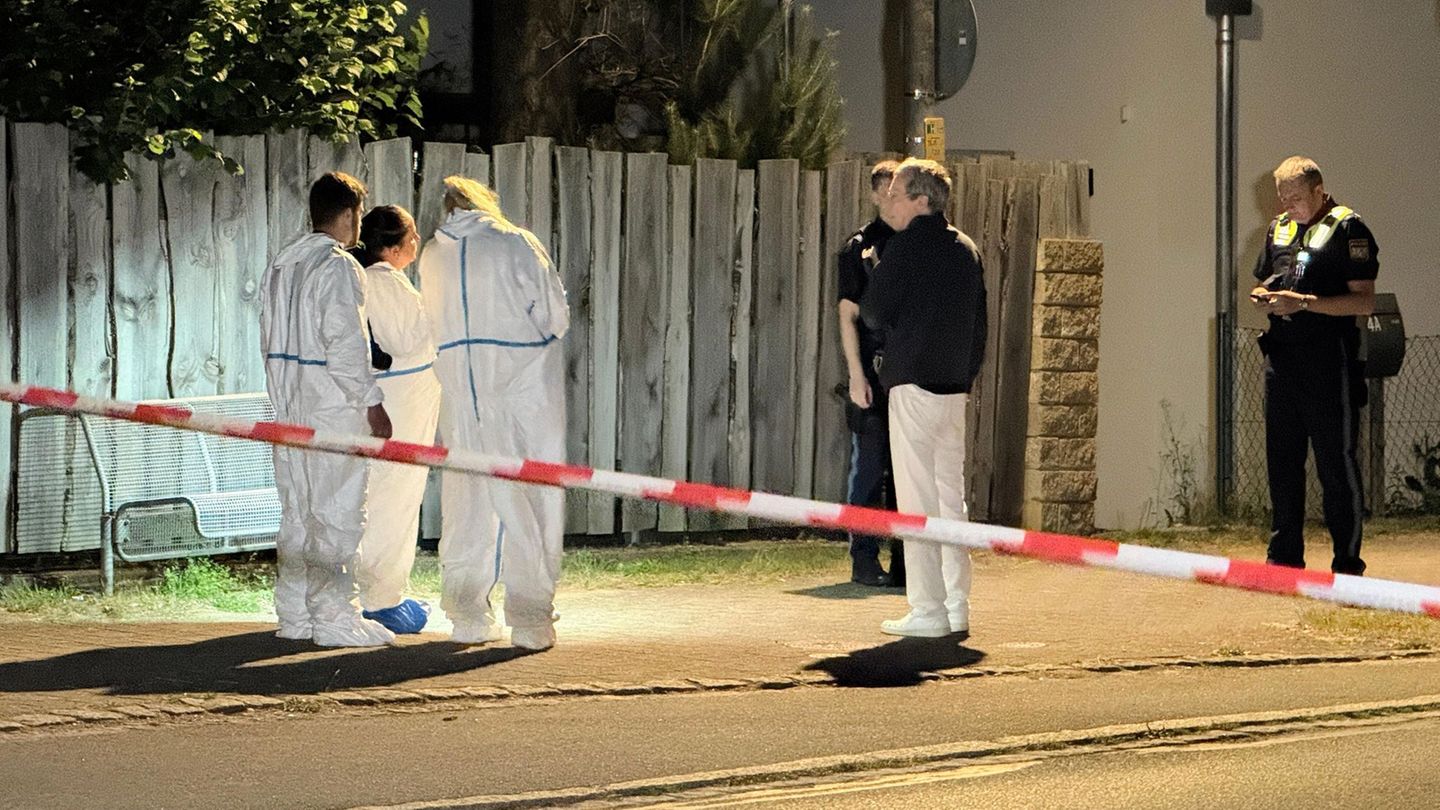 Der Jugendliche starb noch vor Ort an seiner Stichverletzung. (Archivbild) Foto: Goppelt/Vifogra /dpa