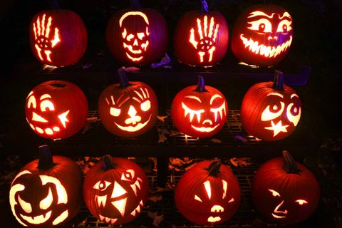 Geschnitzte Kürbisse für Halloween