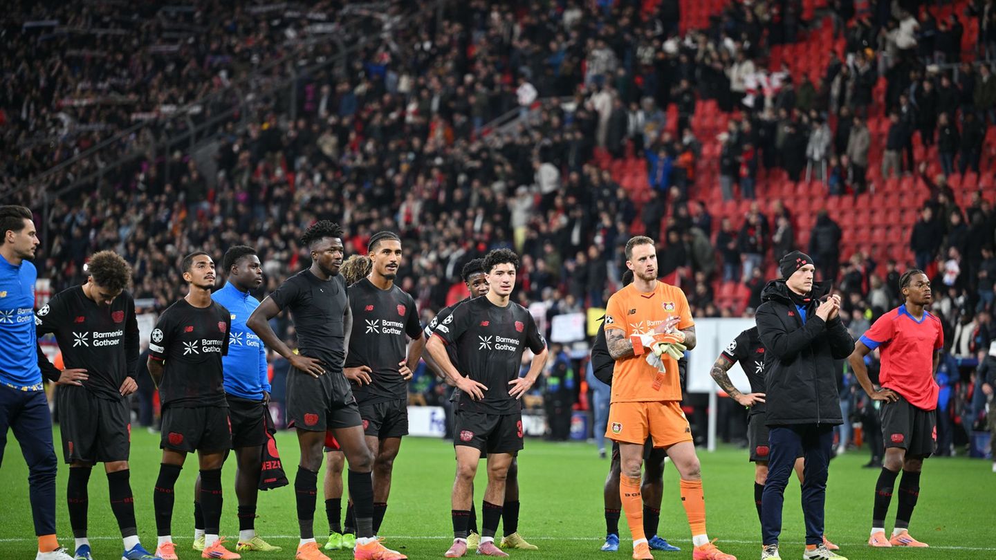 Enttäuschte Gesichter nach der 2:7-Niederlage in der Champions League. Foto: Bernd Thissen/dpa
