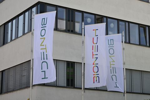 Biontech möchte im Zuge des Deals an mindestens 80 Prozent der Curevac-Aktien kommen. (Archivbild) Foto: Arne Dedert/dpa