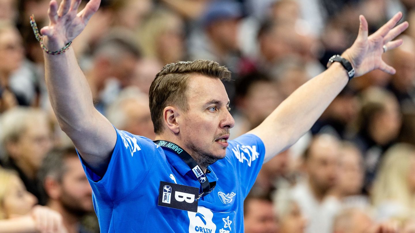 Filip Jicha hat seinen Vertrag als Trainer des THW Kiel verlängert. (Archivbild) Foto: Axel Heimken/dpa