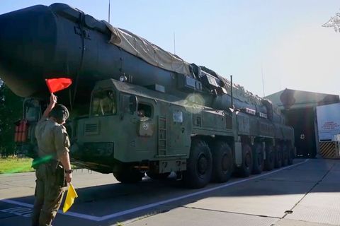 Ein russischer Raketenwerfer des Typs Jars bei einer Übung. (Archivbild) Foto: Uncredited/Rusian Defense Ministry Press Service/