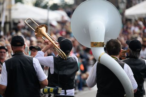 Das Dixieland Festival Dresden präsentiert im kommenden Jahr 33 Bands aus neun Ländern. (Archivbild) Foto: Robert Michael/dpa