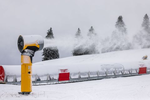 Das Skigebiet Feldberg will Ende November in die neue Saison starten. (Archivbild) Foto: Philipp von Ditfurth/dpa