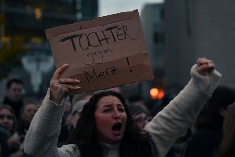 Mit seinen Äußerungen zum Stadtbild und zu Töchtern hat der Kanzler Demonstrationen ausgelöst - und nicht nur das. Foto: Lilli F