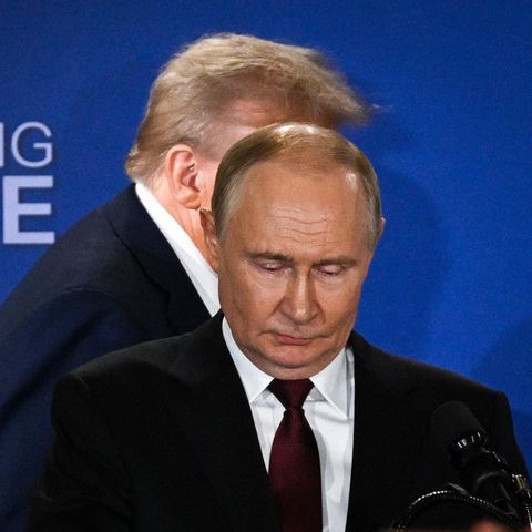 Donald Trump (hinten) hält ein Treffen mit Wladimir Putin zur Ukraine aktuell für wenig zielführend