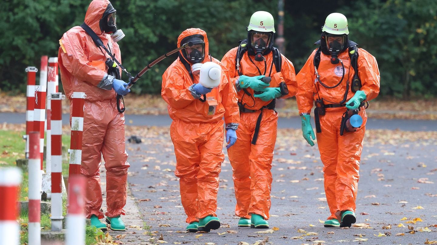 Zahlreiche Feuerwehrkräfte waren im Einsatz. Foto: David Young/dpa