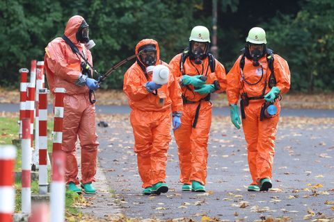 Zahlreiche Feuerwehrkräfte waren im Einsatz. Foto: David Young/dpa