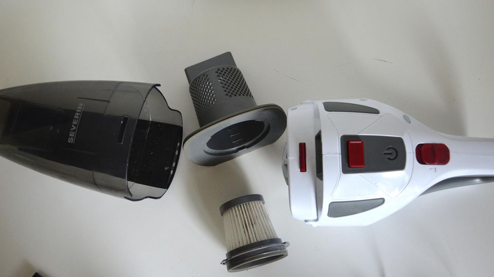 Reinigung Severin Severin-Handstaubsauger auseinandergenommen