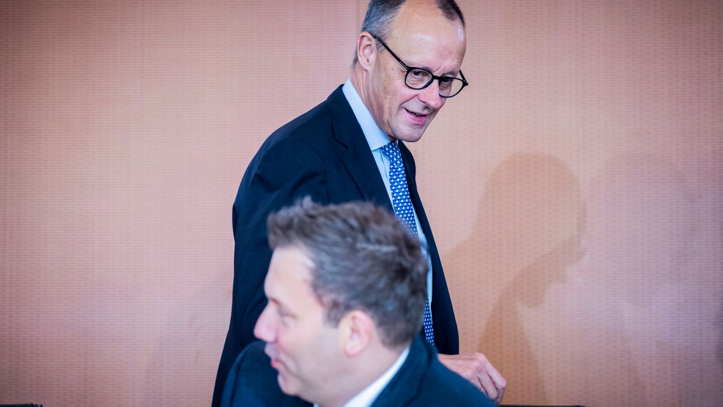 Erst schaltete sich Klingbeil in Debatte ein, dann erklärte sich Merz. Foto: Christoph Soeder/dpa
