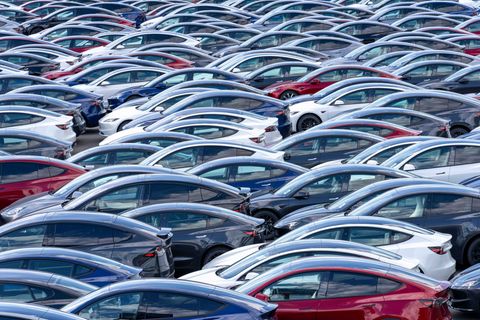 Wenn viele Interessenten den Kauf vor Ablauf der Prämie vorgezogen haben, könnten im laufenden Quartal wieder mehr Teslas unverk