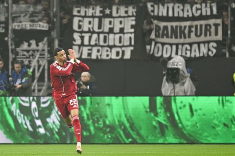 Kein großer Jubel: Der ehemalige Frankfurter Ekitiké nach dem 1:1 Foto: Arne Dedert/dpa