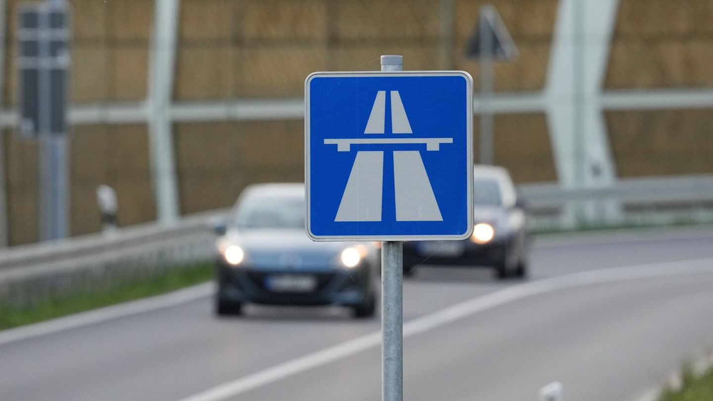 Die Autofahrerin wurde auf der Autogahn erst ausgebremst und dann bedroht. (Symbolbild) Foto: Soeren Stache/dpa