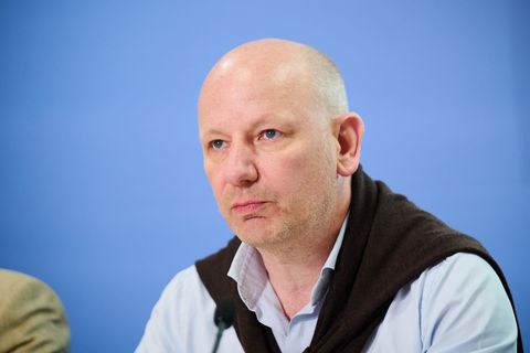 Seit 2002 untersucht die Leipziger Autoritarismus-Studie, auch als Mitte-Studie bekannt, alle zwei Jahre autoritäre und rechtsex