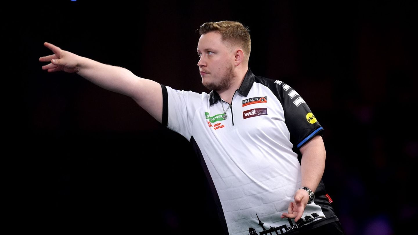 Schindler erwartet ein Duell mit Dave Chisnall. (Archivbild) Foto: John Walton/PA Wire/dpa