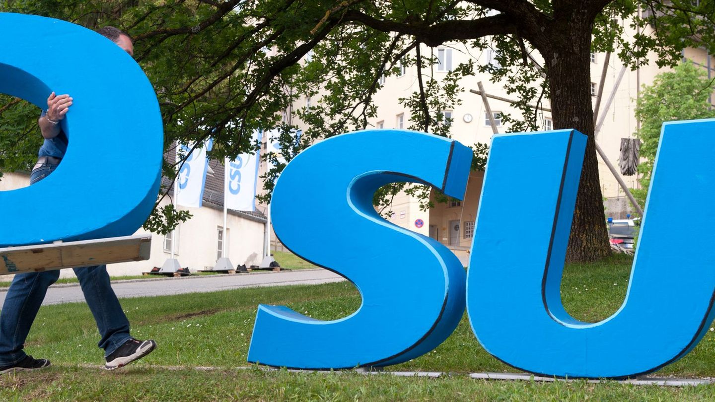 Die CSU steht unter Druck - noch nie musste sie im bürgerlich-konservativen Lager rechts der Mitte mit mehr Konkurrenz klarkomme