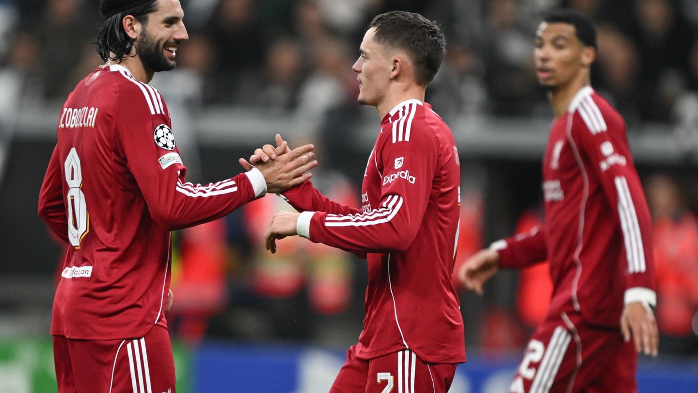 Lieferte beim 5:1 gegen Frankfurt unter anderem einen Assist für Dominik Szoboszlai (l): Liverpools Florian Wirtz (r). Foto: Arn