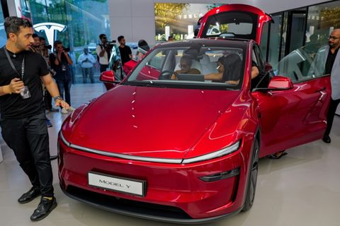 Ein Model Y von Tesla in Bombay