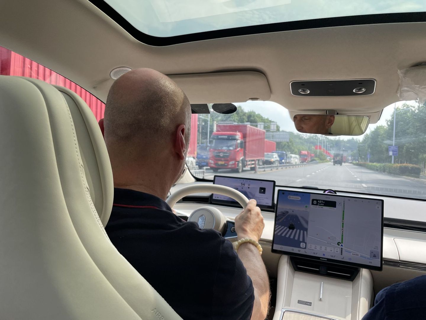 Blick in das Cockpit des Luxeed R7