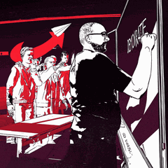 Der Lehrer schreibt "Demokratie" an die Tafel, während Schüler im Hintergrund den Hitlergruß zeigen