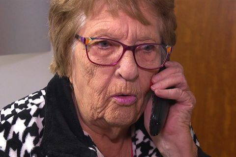 Telefonbetrüger wollen 92-Jährige abzocken – doch Erika lockt sie in die Falle