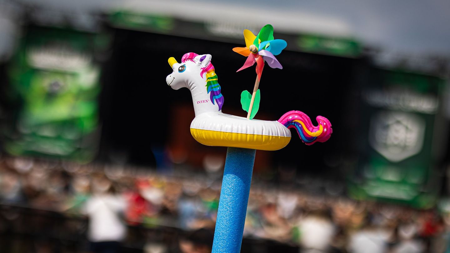 Mehr als Kitsch: das Einhorn besitzt auch eine Symbolkraft. (Symbolbild) Foto: Moritz Frankenberg/dpa