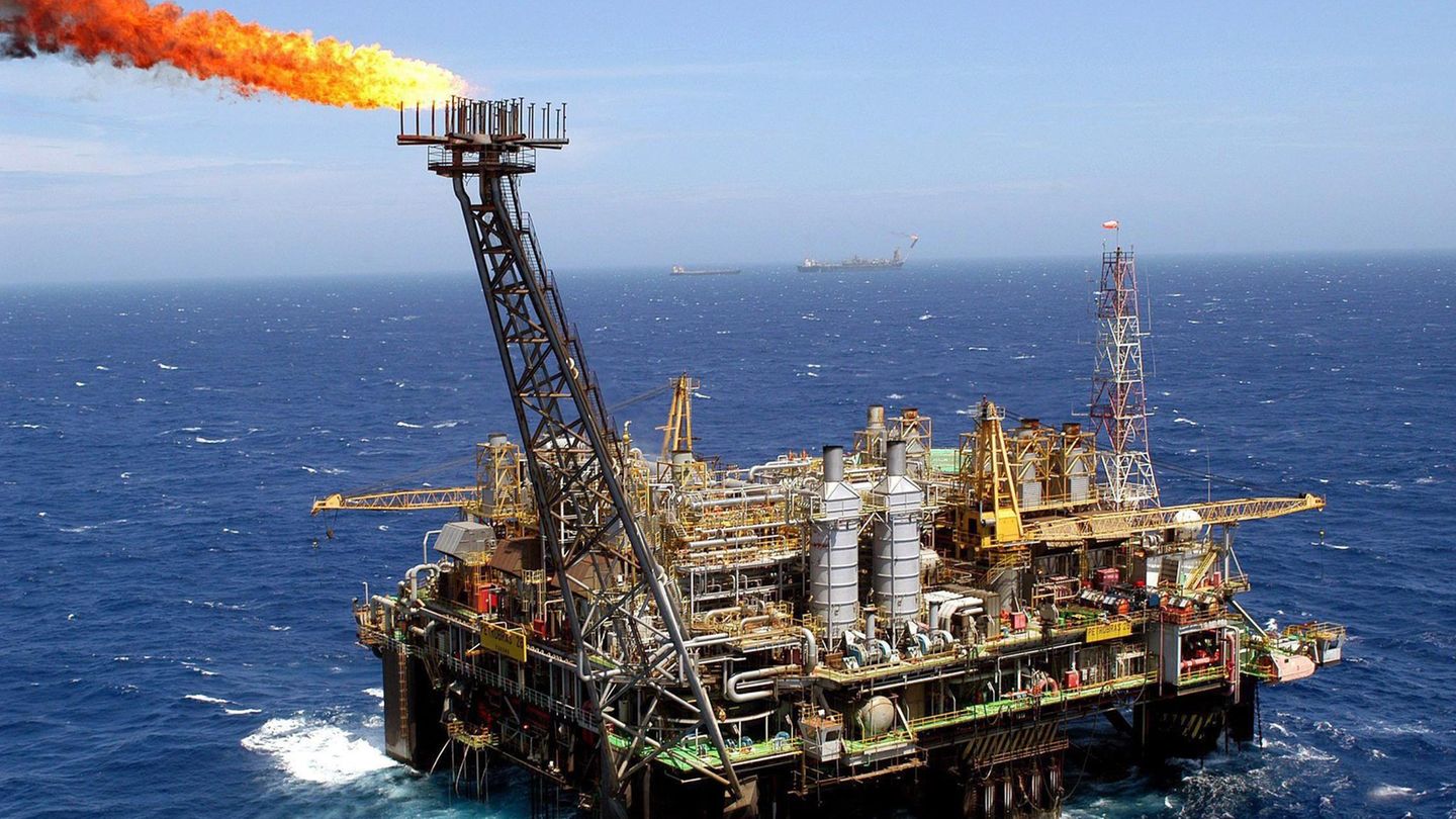Ölplattform vor der Küste Brasiliens Energiewende: Ölplattform vor der Küste Brasiliens