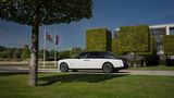 Der Phantom vor dem Stammsitz von Rolls-Royce in Goodwood Der Phantom vor dem Stammsitz von Rolls-Royce in Goodwood