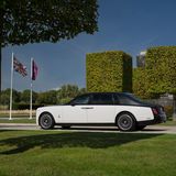 Der Phantom vor dem Stammsitz von Rolls-Royce in Goodwood