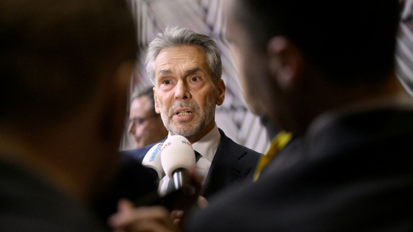 Dick Schoof vor Beginn des EU-Gipfels in Brüssel