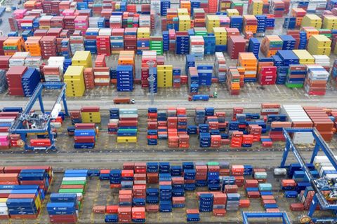 Containerverladung im chinesischen Nanjing