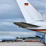 Endteil vom Regierungsflieger mit der Aufschrift ,,Luftwaffe''