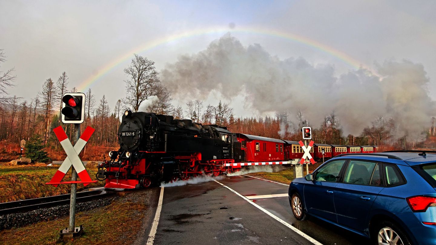 Wetterbedingt endet die beliebte Brockenbahn der Harzer Schmalspurbahnen für zwei Tage im Bahnhof Schierke. (Archivbild) Foto: M